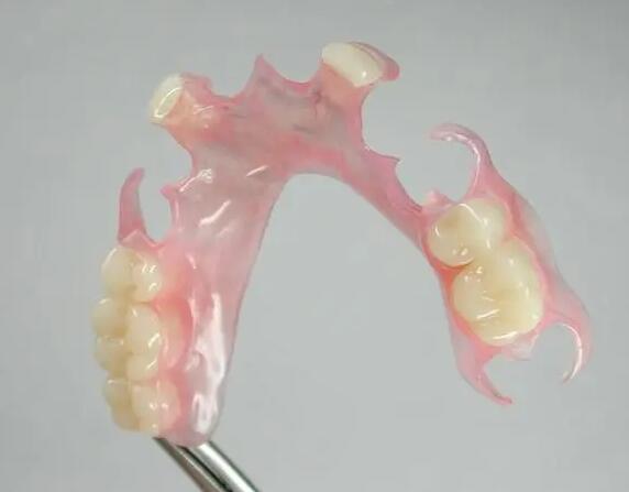 成都义齿厂家浅谈牙齿种植修复​