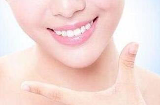 种植牙保护：维护您的“第三副牙齿” | 义齿厂家